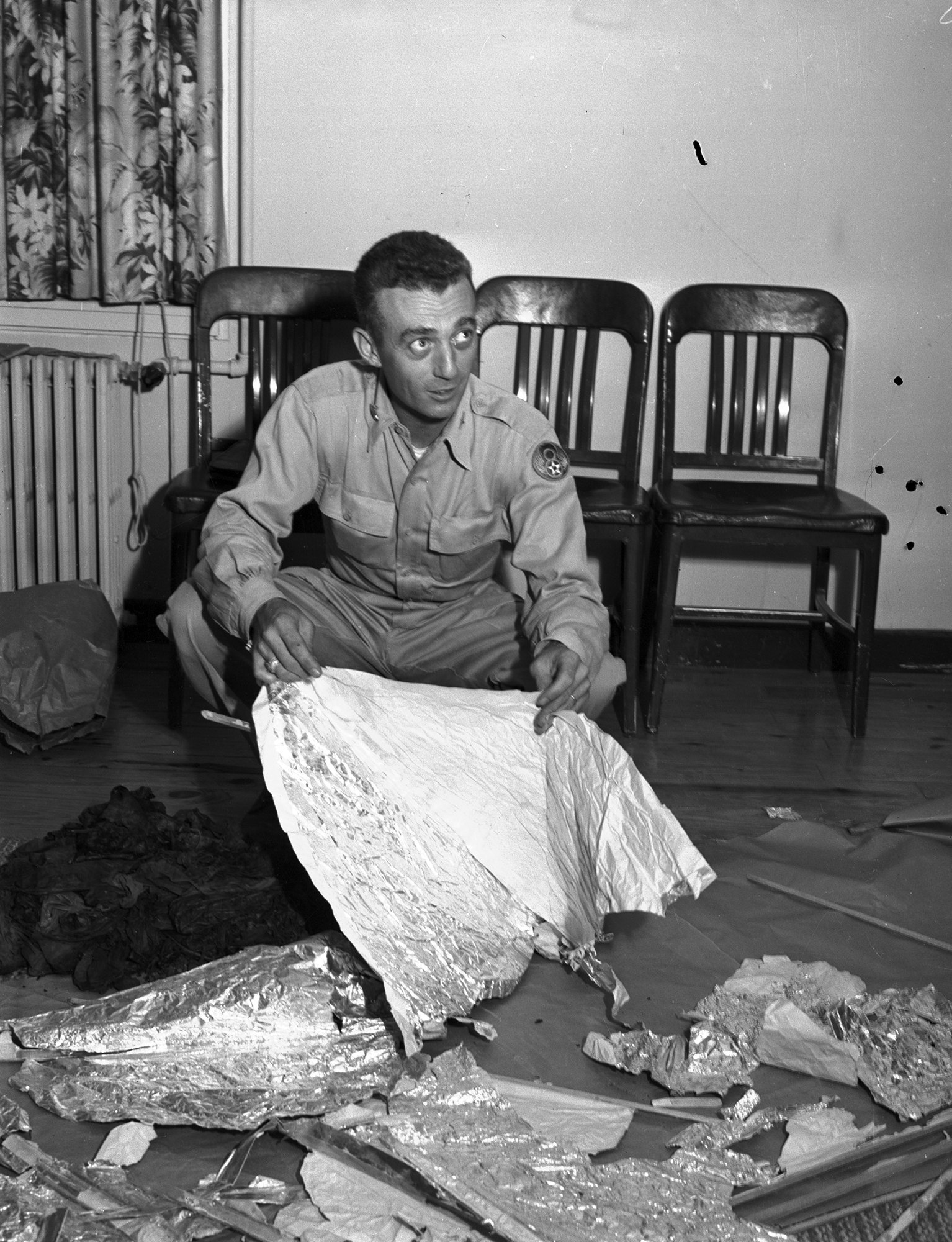 Maj. Jesse Marcel with the debris, Fort Worth, 8 July 1947