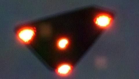 The Petit-Rechain triangle photo (April 1990). Its author admitted in 2011 that it was a model; it is not evidence for the Belgian wave.