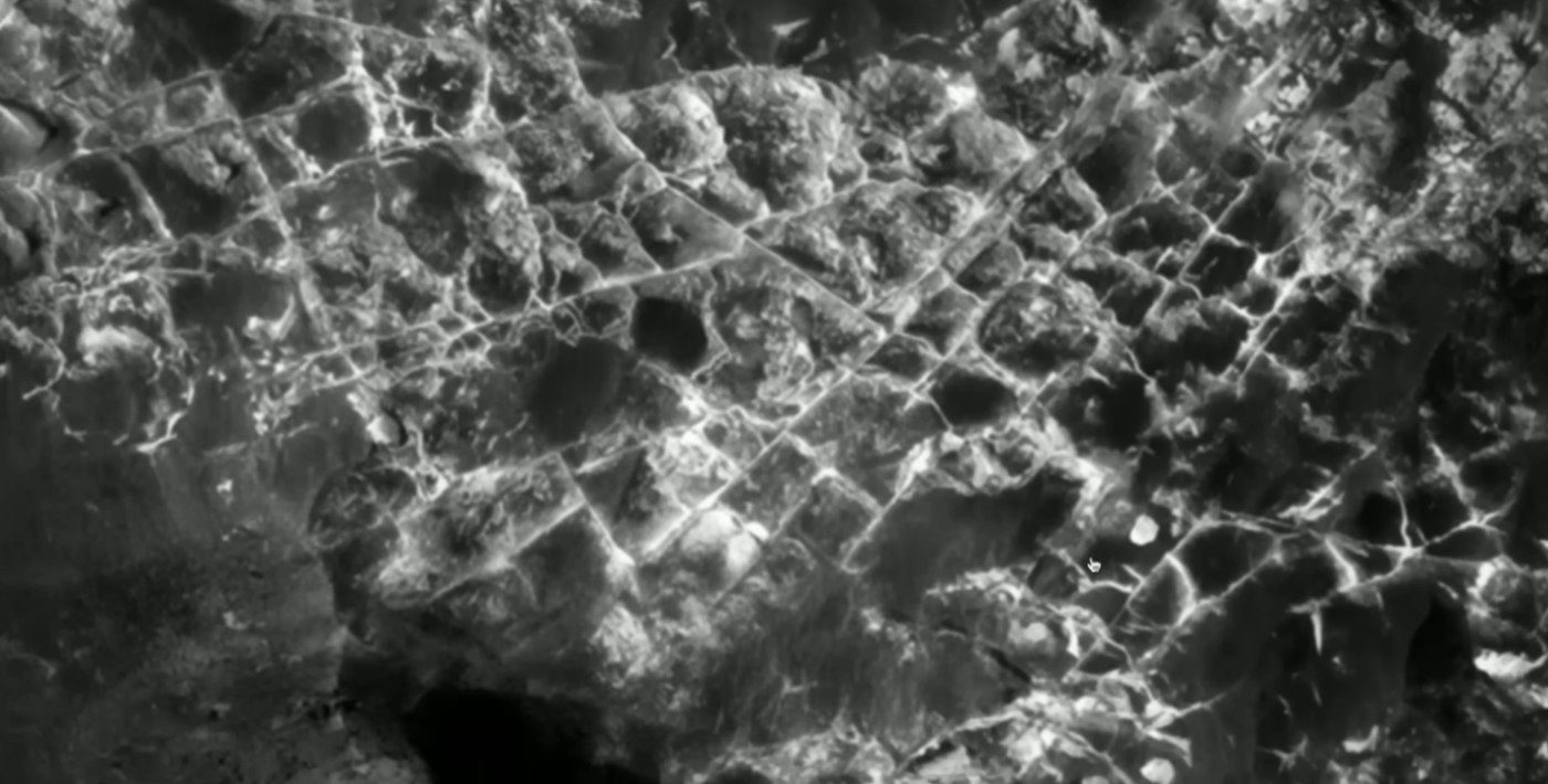 Reality Check with Max Derakhshani, 1:13:48. Atlantis Chaos right angles, zoomed 4x.