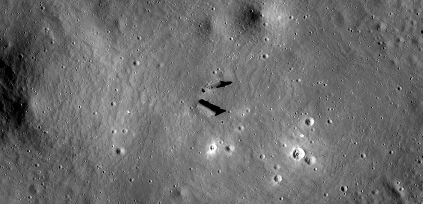 Reality Check with Max Derakhshani, 40:51. Paracelsus C upscaled: the right angle and T-shaped structure.