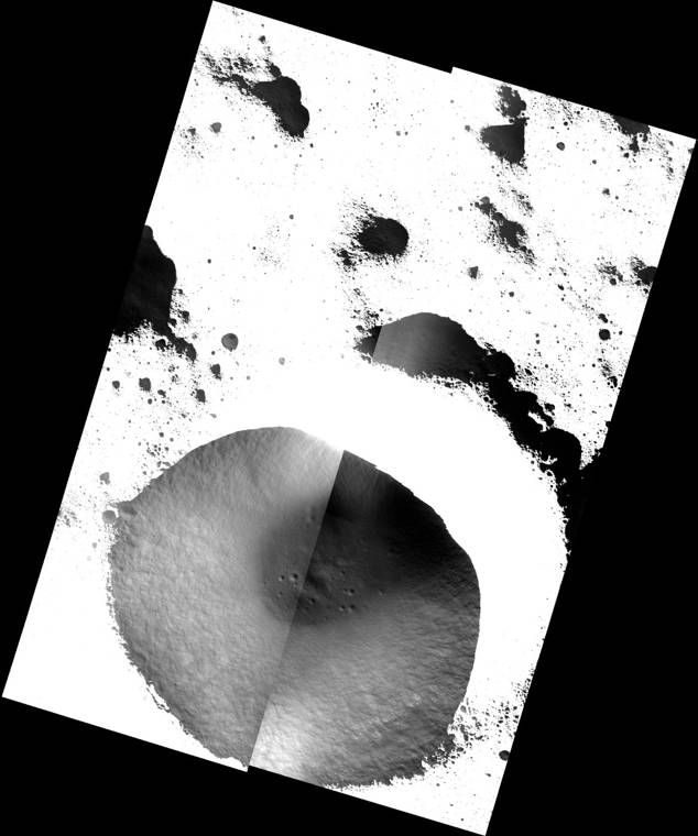 LROC low-sun mosaic NAC_ROI_PSRPLASULOA of Plaskett U (sun about 7° up).