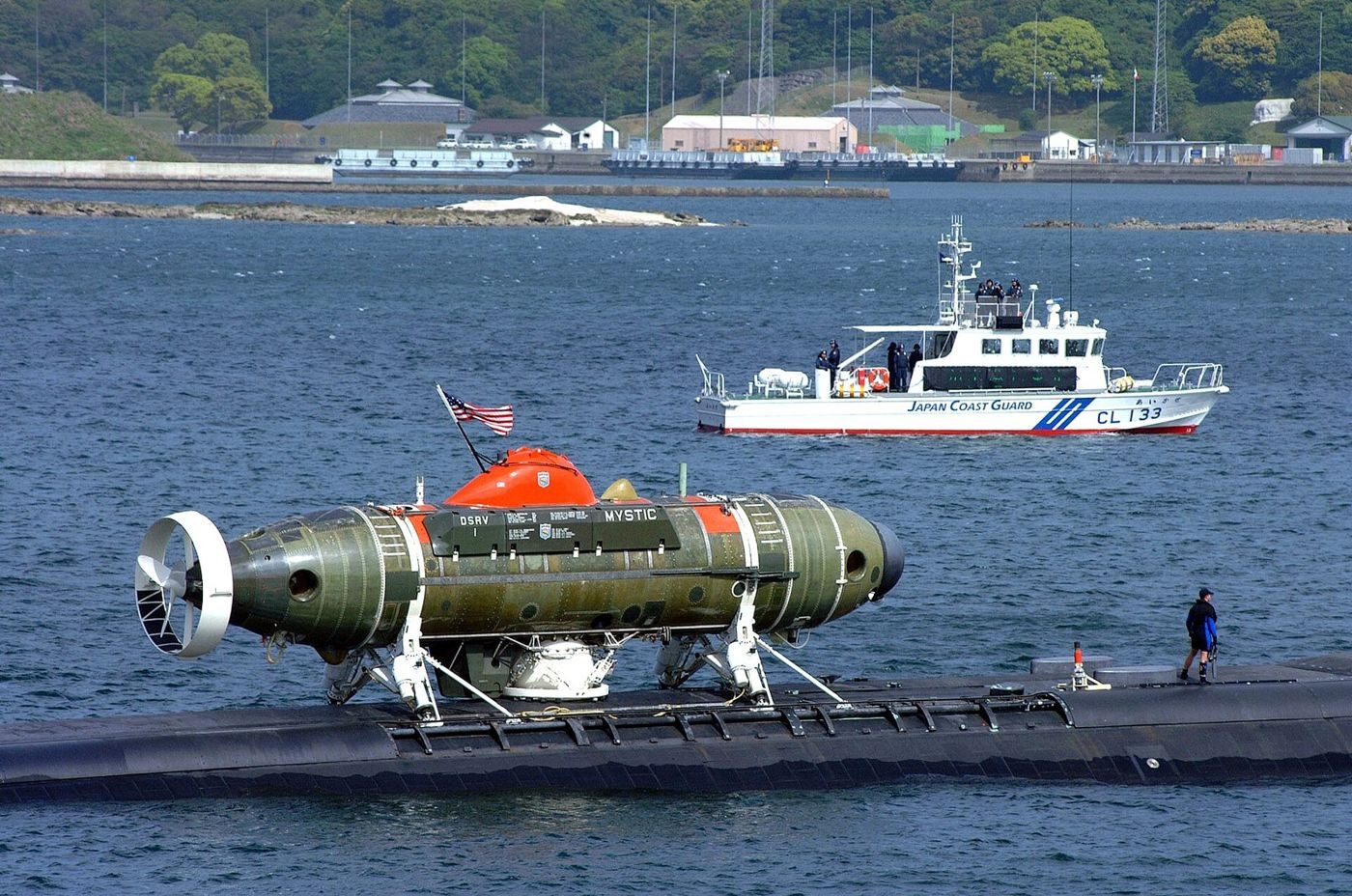 The deep submergence rescue vehicle Mystic (DSRV-1) carried on the submarine USS La Jolla, leaving Sasebo, Japan (25 April 2002).