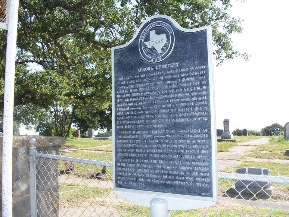 The Texas Historical Commission marker at Aurora Cemetery, which notes the legend that a spaceship crashed nearby in 1897 and its pilot was buried here.