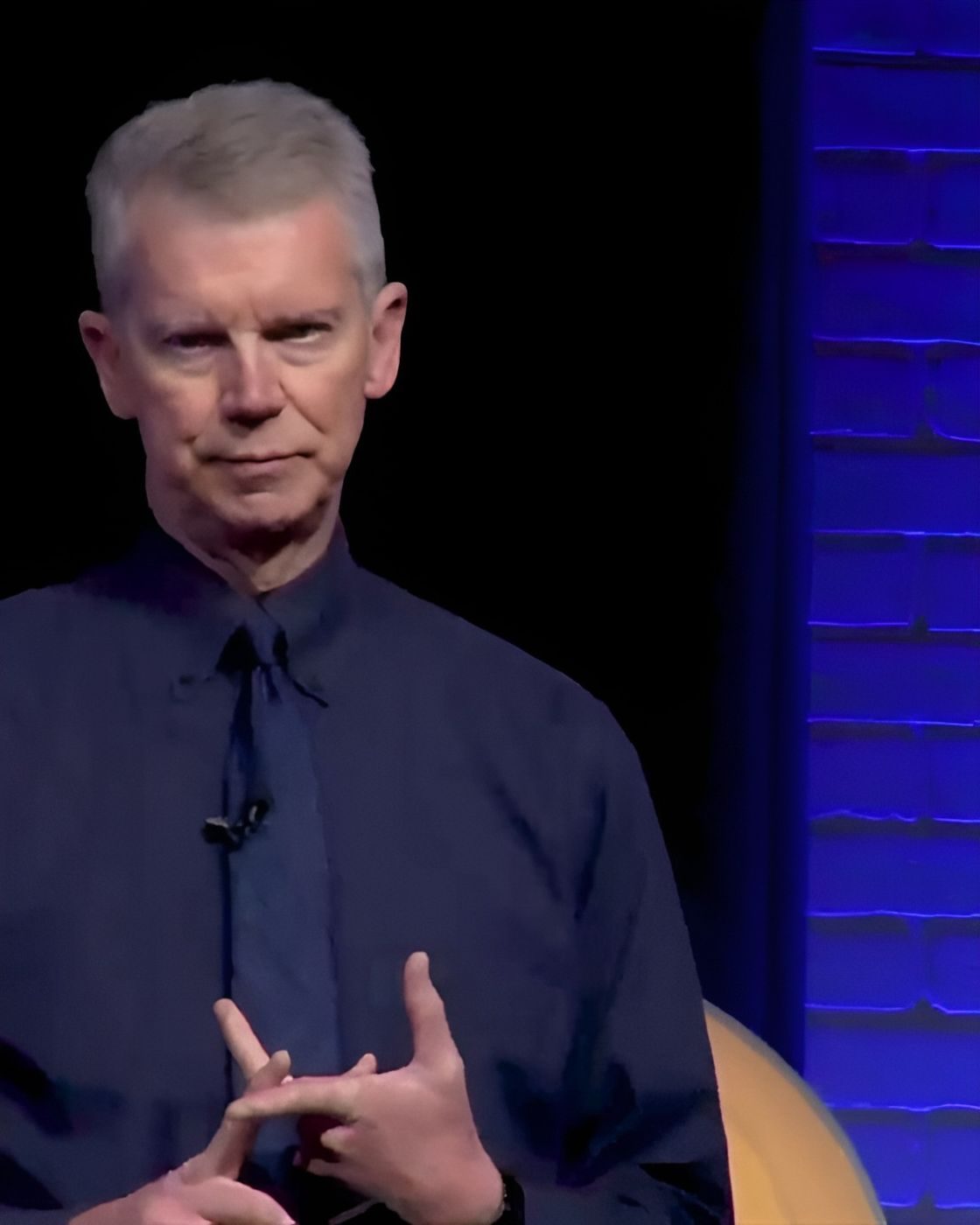 Steve Justice giving a talk on leadership-driven innovation.