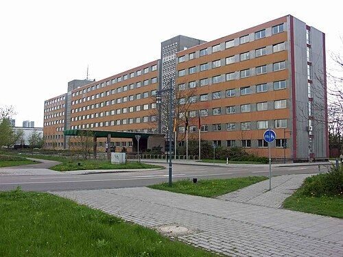 Context: the former Stasi district administration (Bezirksverwaltung für Staatssicherheit) Halle, Halle-Neustadt, built about 1973; photo 2006. The 1985 report came from the Halle district.