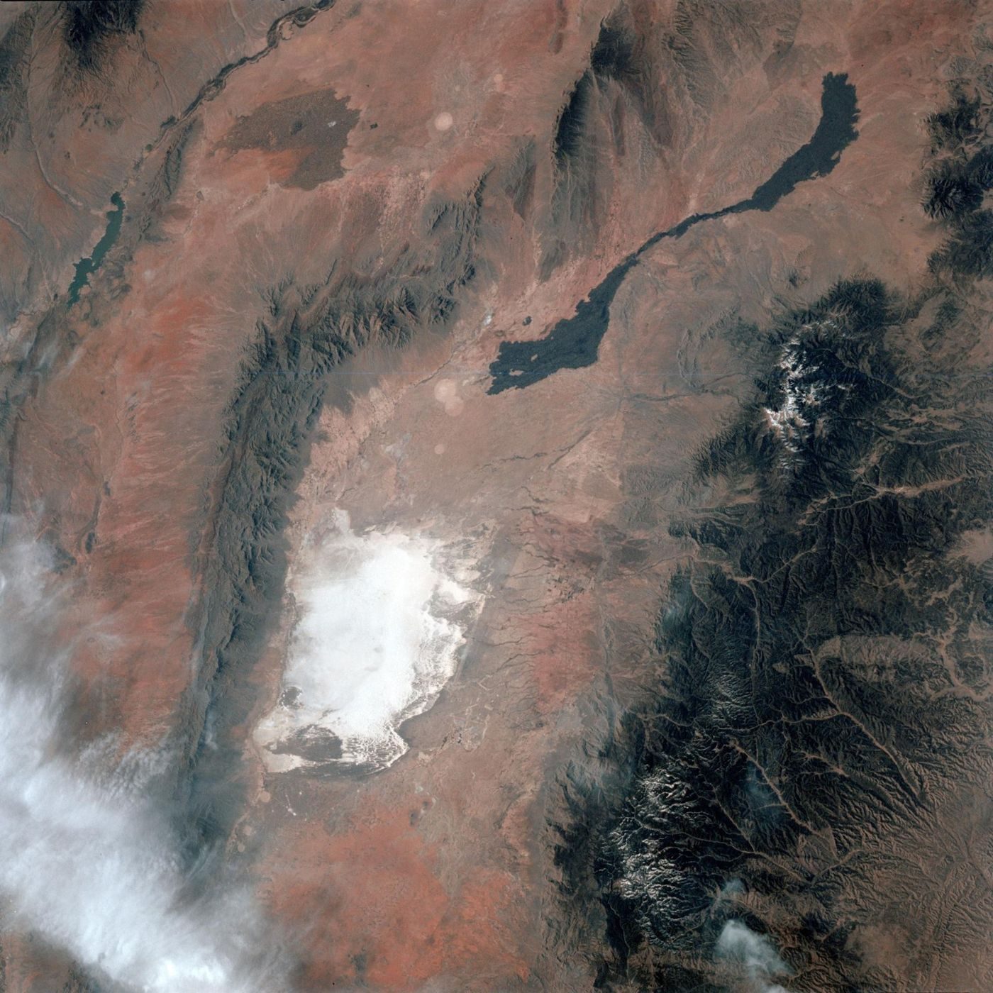 Context photo: the space shuttle Columbia crew's view of the Tularosa Basin, New Mexico, in March 1982, with the White Sands gypsum dunes (centre) and the Carrizozo lava flow (top right). Much of the basin is White Sands Missile Range; the picture shows the area of the alleged operation, not the operation.