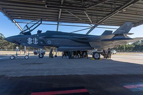 Context photo, not the incident: US Marines and RAAF No. 3 Squadron airmen load an AIM-120 missile onto a RAAF F-35A Lightning II at RAAF Base Williamtown, NSW, 5 July 2023.