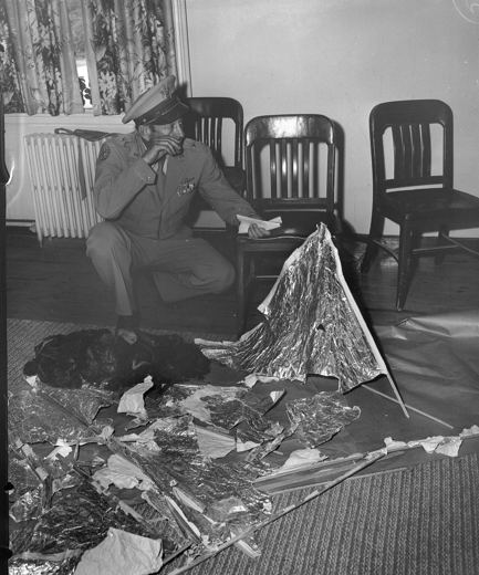 Gen. Roger Ramey with the debris, 8 July 1947