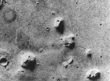 The full Viking 1 view (NASA PIA01141). The Face is upper center, shadow on its right.
