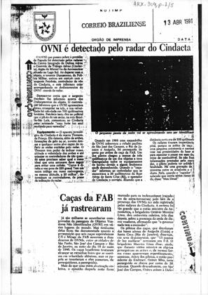 Press clipping kept in the Air Force file (ARX.0.0.304): Correio Braziliense, 13 Apr 1991, 'OVNI é detectado pelo radar do Cindacta'. The night photo's caption reads 'O pequeno ponto da noite vai se aproximando sem ser identificado'; whether it shows the Papuda object is not stated.