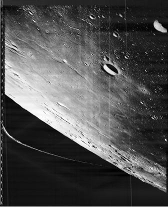 LO-III-84M: Sinus Medii toward the horizon
