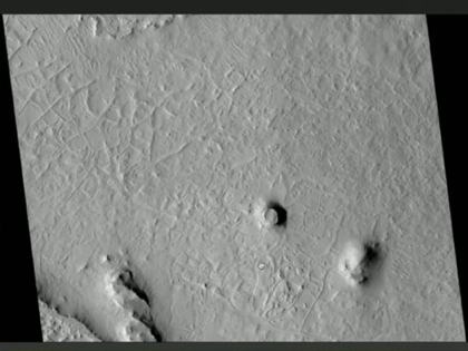 HiRISE ESP_064781_1695: Medusae Fossae 'farming complex'