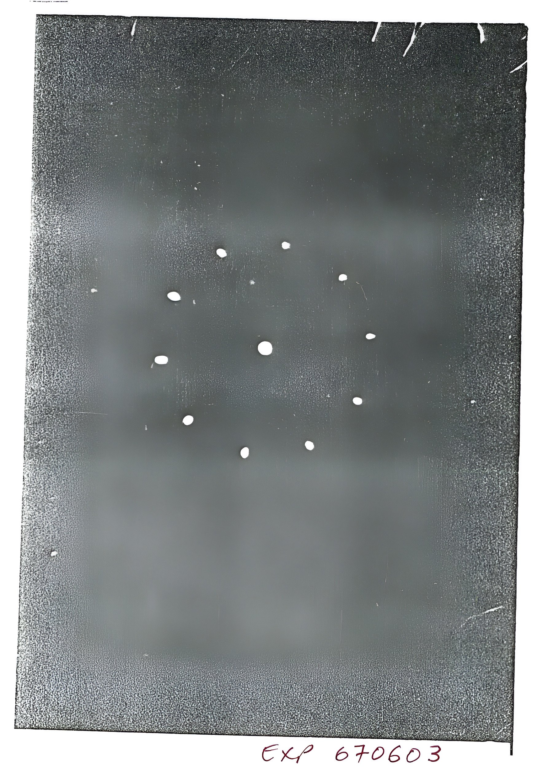 The only surviving photo from the F-86 scramble of 3 June 1967 (formation EL-01, Torrejón): a print of the gunsight-camera frame, with the ring of reticle dots. The 1992 review says it shows only "un punto luminoso a las 2 del visor". Page 60 of Air Force file 670603.