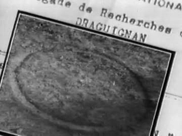 Gendarmerie photo of the circular trace (TV still)